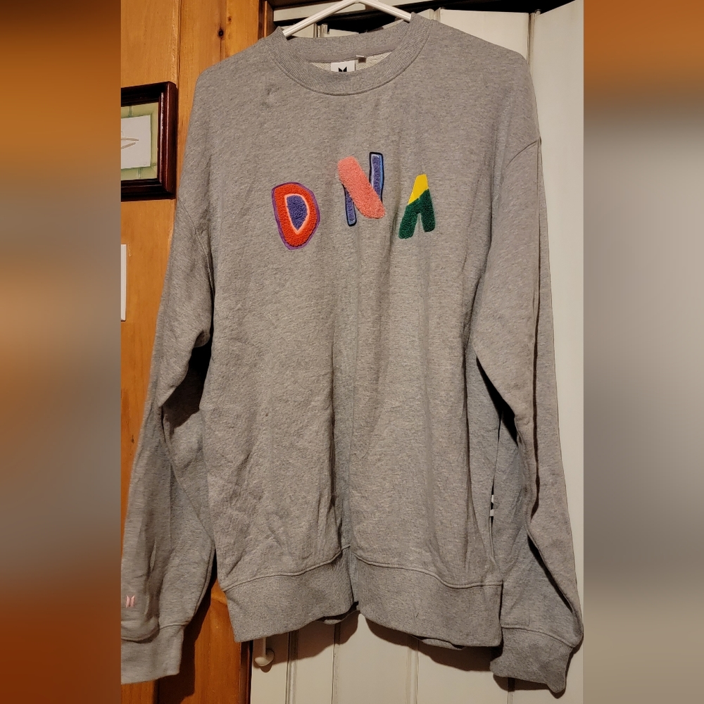 BTS "DNA" Crewneck